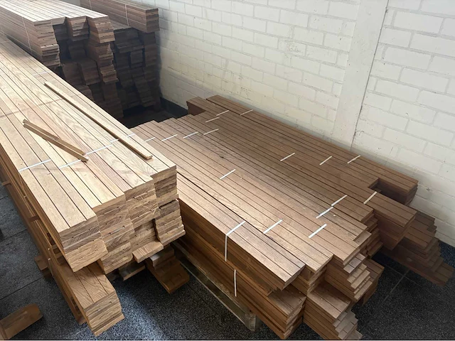 250 m2 thermisch behandeld essenhout. - afbeelding 12 van  17