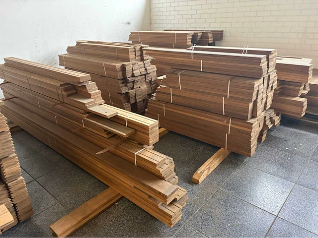 250 m2 thermisch behandeld essenhout. - afbeelding 13 van  17