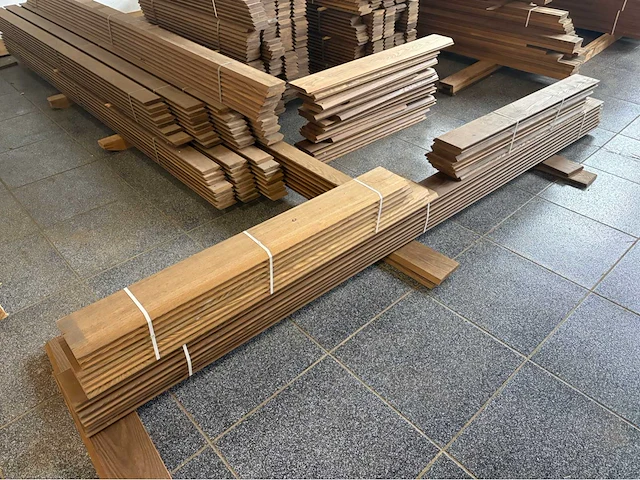 250 m2 thermisch behandeld essenhout. - afbeelding 17 van  17