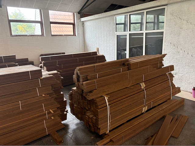 250 m2 thermisch behandeld essenhout. - afbeelding 6 van  17