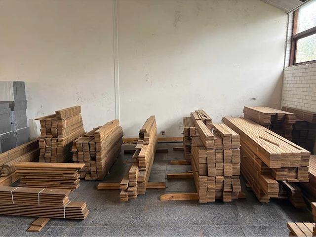 250 m2 thermisch behandeld essenhout. - afbeelding 9 van  17