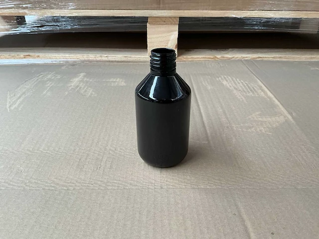 250 ml pet zwart (7.488 stuks) (c) - afbeelding 1 van  4