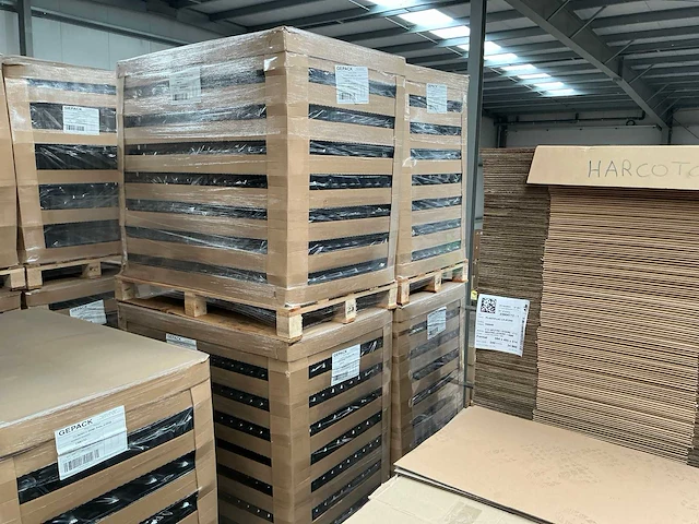 250 ml pet zwart (7.488 stuks) (c) - afbeelding 2 van  4