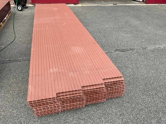 25,2 m² composiet vlonderplank bruin 420x25x2.3 cm - afbeelding 1 van  5