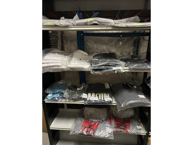 25x diverse kleding w.o. sportkleding, verkleedkleding w.o. berydale, ultrasport - afbeelding 1 van  10