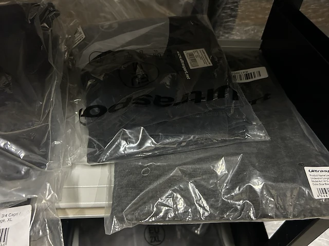 25x diverse kleding w.o. sportkleding, verkleedkleding w.o. berydale, ultrasport - afbeelding 6 van  10