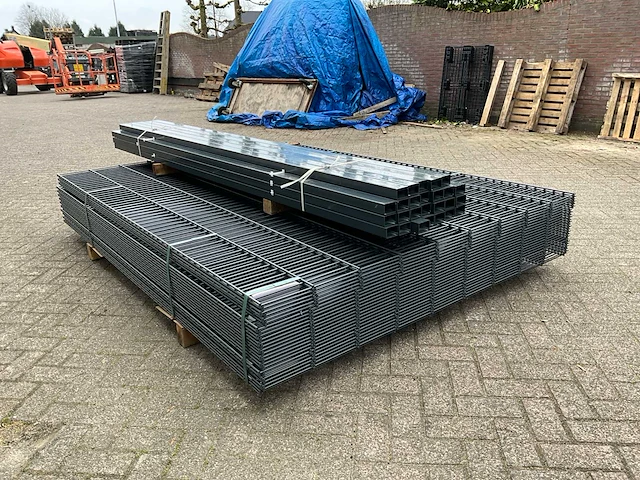 25x dubbelstaaf hekwerk 8/6/8 183cm met palen - afbeelding 3 van  5