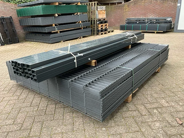 25x dubbelstaaf hekwerk 8/6/8 183cm met palen - afbeelding 4 van  5