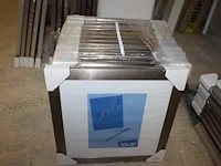 26 fotolijsten 30 x 30 cm op schap en op vloer. - afbeelding 2 van  4
