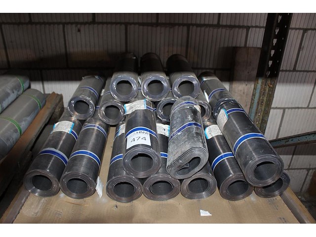 26 rollen lood 20 pounds met breedte 33 cm en gewicht ca. 20 kg per rol. ca. 500 kg. - afbeelding 1 van  1