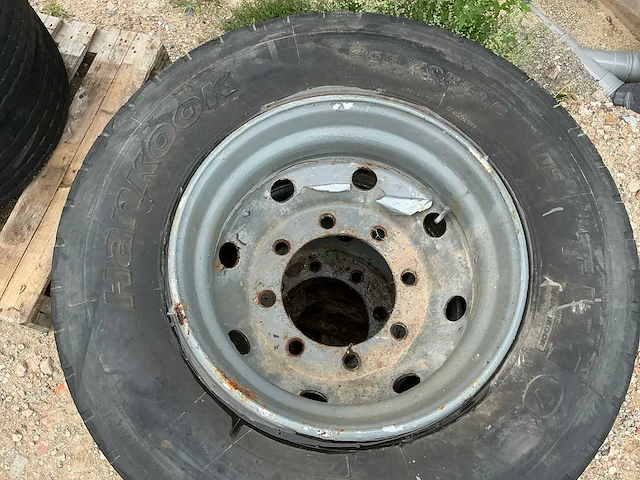 265/70 r19.5 op velg 3x - afbeelding 3 van  9