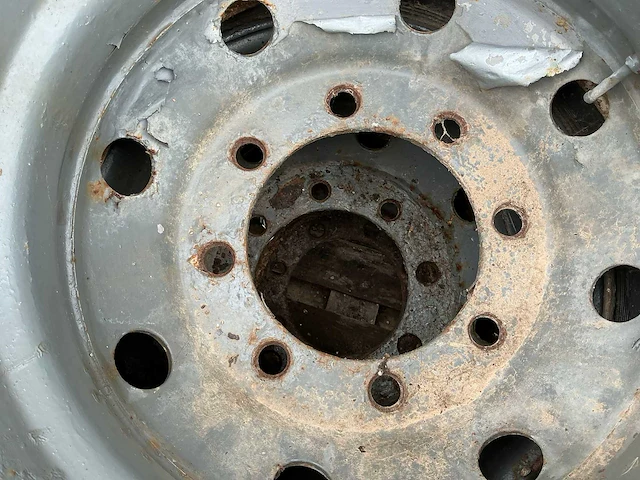 265/70 r19.5 op velg 3x - afbeelding 4 van  9