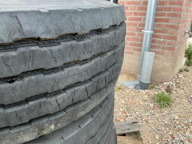 265/70 r19.5 op velg 3x - afbeelding 5 van  9
