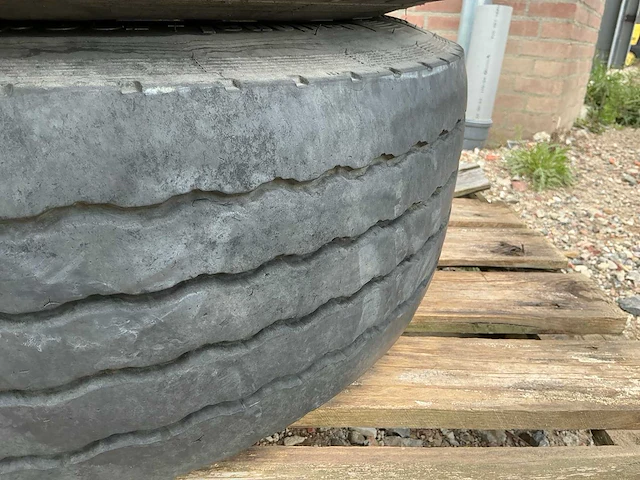 265/70 r19.5 op velg 3x - afbeelding 7 van  9