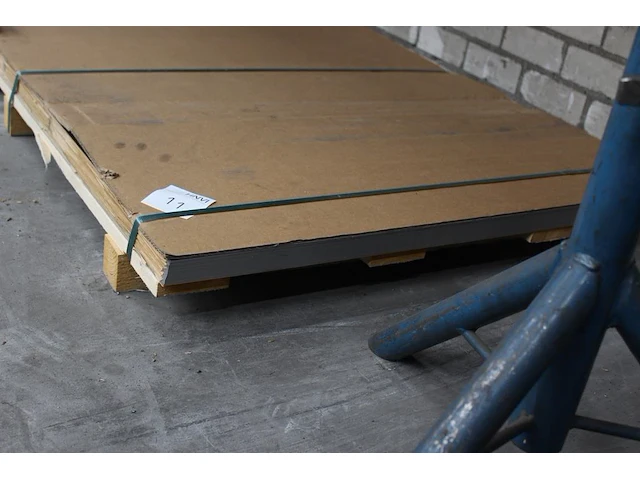 27 rvs platen 430kwg finish va met afmeting 2000 x 1000 x 1,2 mm. - afbeelding 2 van  3