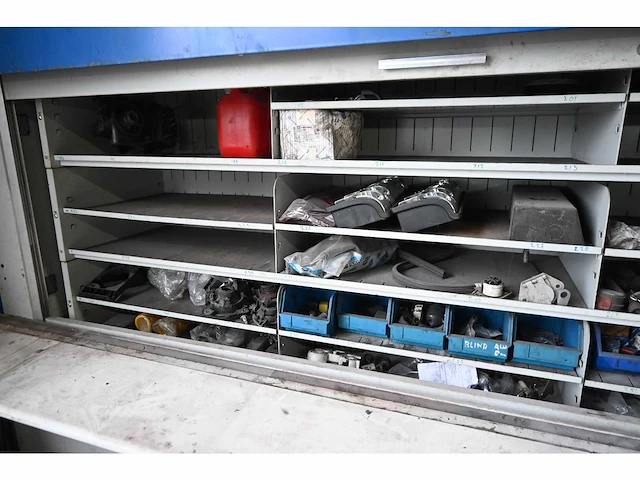 28-delige denocard paternosterkast gevuld met o.a. scania onderdelen - afbeelding 22 van  26