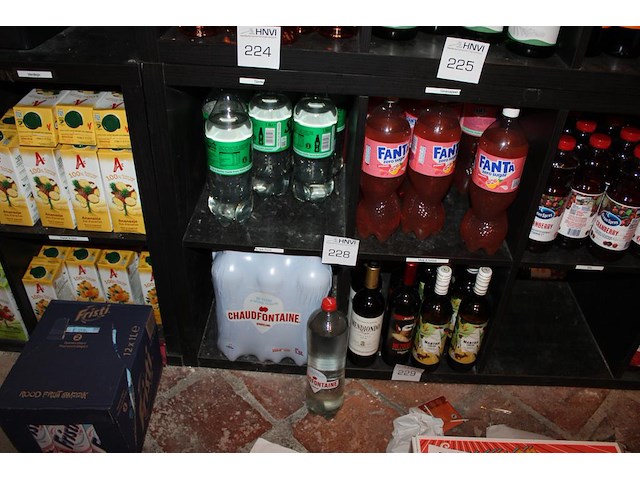 28 flessen fanta sprite en chaudfontaine - afbeelding 1 van  3