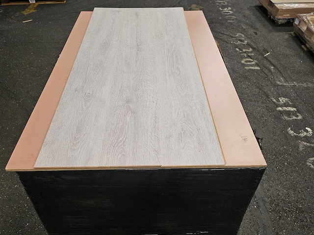 28 m2 laminaat plank - 1285 x 192 x 8 mm - afbeelding 3 van  3