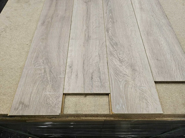 28 m2 laminaat plank - 640 x 143 x 12 mm - afbeelding 2 van  3