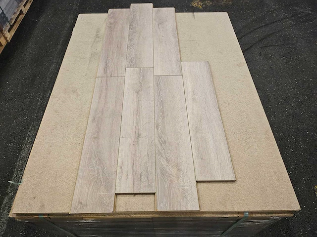 28 m2 laminaat plank - 640 x 143 x 12 mm - afbeelding 3 van  3