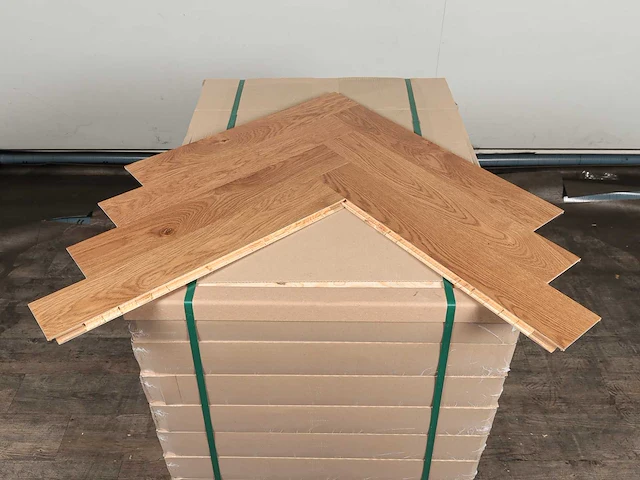 28 m2 parket eiken visgraat mutliplank - 660 x 110 x 14 mm - afbeelding 3 van  4