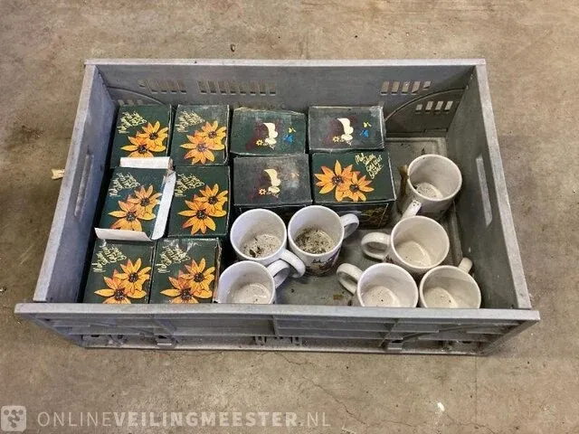 28 mokken en 5 asbakken - afbeelding 2 van  3
