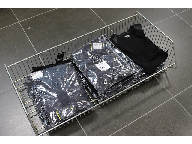 29 shirts blaklader in diverse maten in mand. - afbeelding 1 van  2