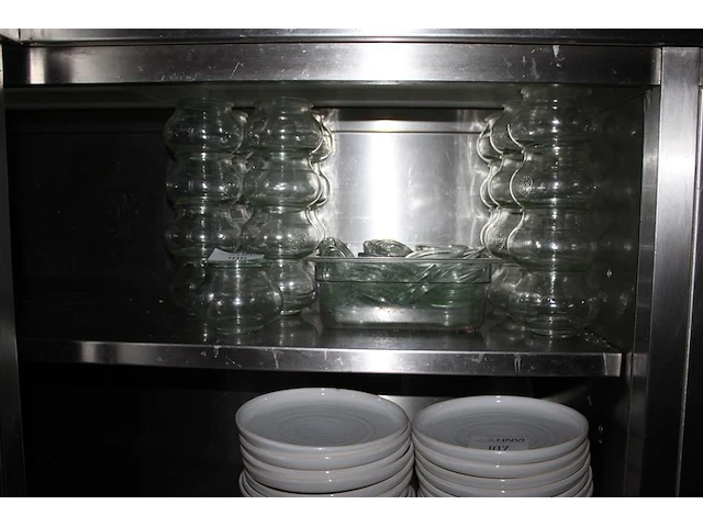 29 weckpotjes met doorsnede 13 cm in kast. - afbeelding 1 van  2