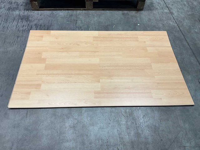 29,6m² kronospan beuk laminaatvloer - afbeelding 1 van  6