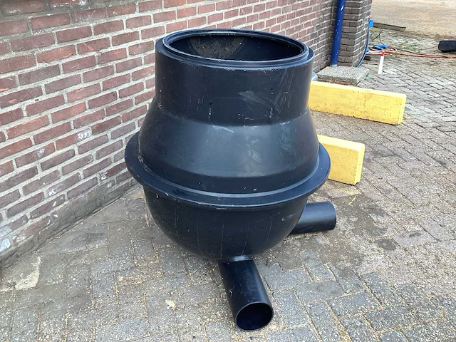 2x 160 mm gaten - rioolput - afbeelding 2 van  2
