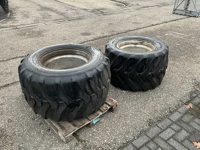 2x 600/40-22.5 band met velg - afbeelding 5 van  10