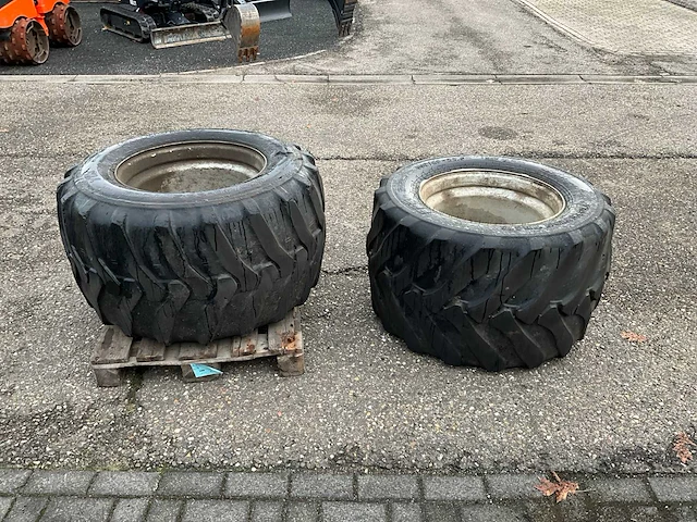 2x 600/40-22.5 band met velg - afbeelding 6 van  10