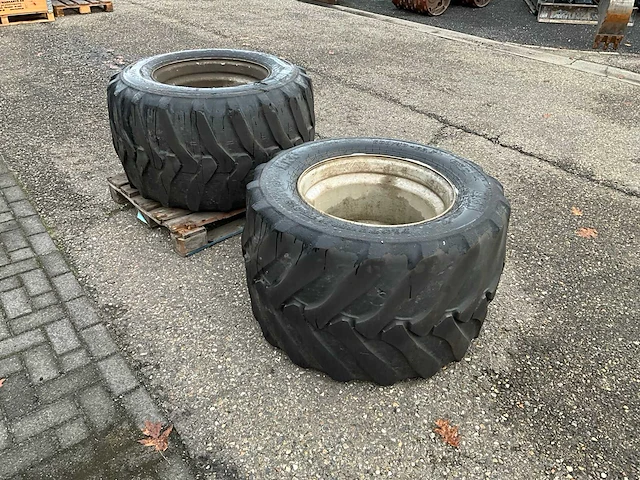 2x 600/40-22.5 band met velg - afbeelding 7 van  10