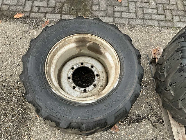 2x 600/40-22.5 band met velg - afbeelding 9 van  10