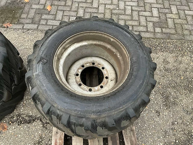 2x 600/40-22.5 band met velg - afbeelding 10 van  10