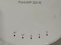 2x accesspoint fortinet, fortiap 221e - afbeelding 2 van  3