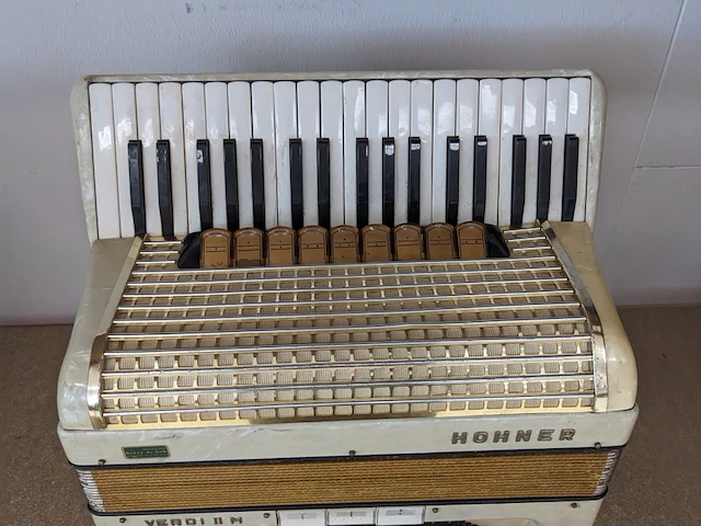 2x accordeon, hohner en kosmo - afbeelding 8 van  14
