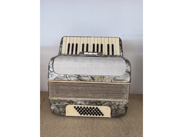 2x accordeon, hohner en kosmo - afbeelding 13 van  14