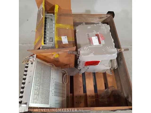 2x antenne versterker en 2x koffer t.b.v. bedieningskast o.a. meob - afbeelding 3 van  10