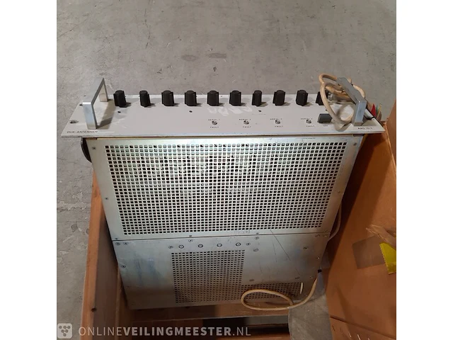 2x antenne versterker en 2x koffer t.b.v. bedieningskast o.a. meob - afbeelding 4 van  10