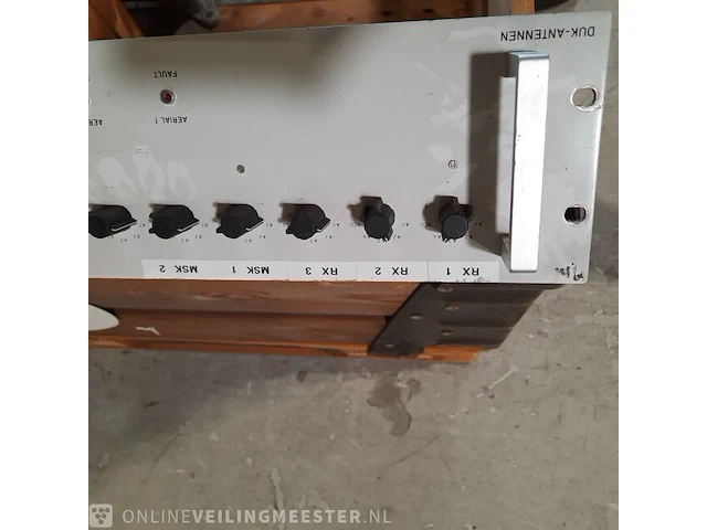2x antenne versterker en 2x koffer t.b.v. bedieningskast o.a. meob - afbeelding 5 van  10