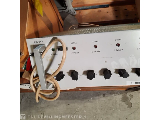 2x antenne versterker en 2x koffer t.b.v. bedieningskast o.a. meob - afbeelding 6 van  10