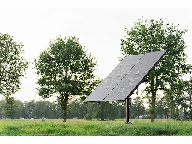 2x assige pv tracker met 8 glas panelen - afbeelding 1 van  4