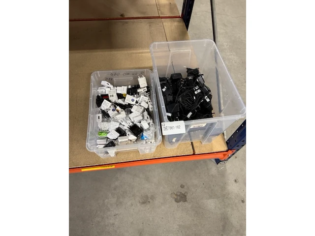 2x bak met usb stekkers en opladers nokia - afbeelding 1 van  6