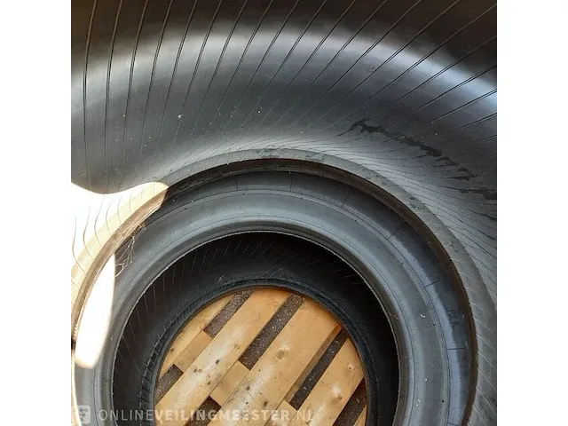 2x band tbv landbouwmachines michelin, xzl - afbeelding 4 van  5