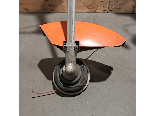 2x benzine bosmaaier met draadkop stihl, fs 450, bouwjaar 2007 - afbeelding 10 van  11