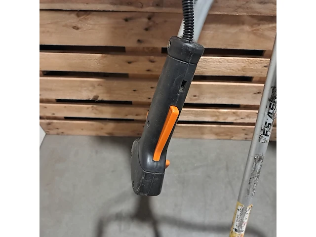 2x benzine bosmaaier met draadkop stihl, fs 450, bouwjaar 2007 - afbeelding 9 van  11