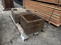 2x bloembakken hardhout | sommige licht vergrijsd - afbeelding 1 van  2