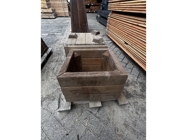 2x bloembakken hardhout | sommige licht vergrijsd - afbeelding 2 van  2