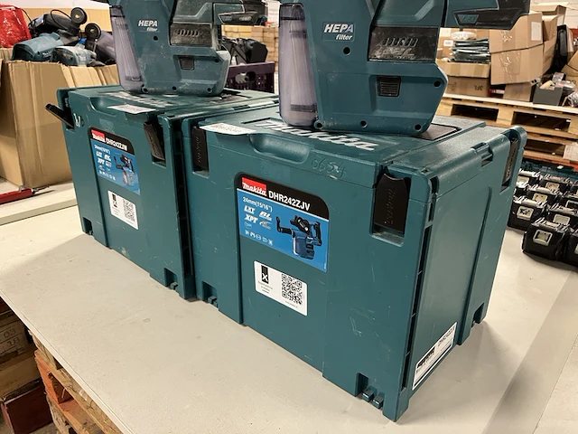 2x boormachine in m-box makita, dhr242zjv - afbeelding 4 van  5